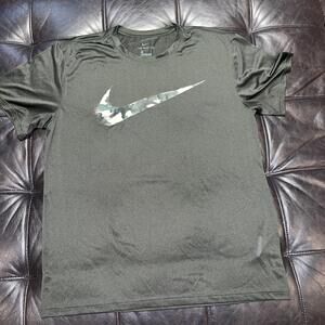 The Nike Tee Men's Green Camo Graphic Print Short Sleeve Tshirt Size L